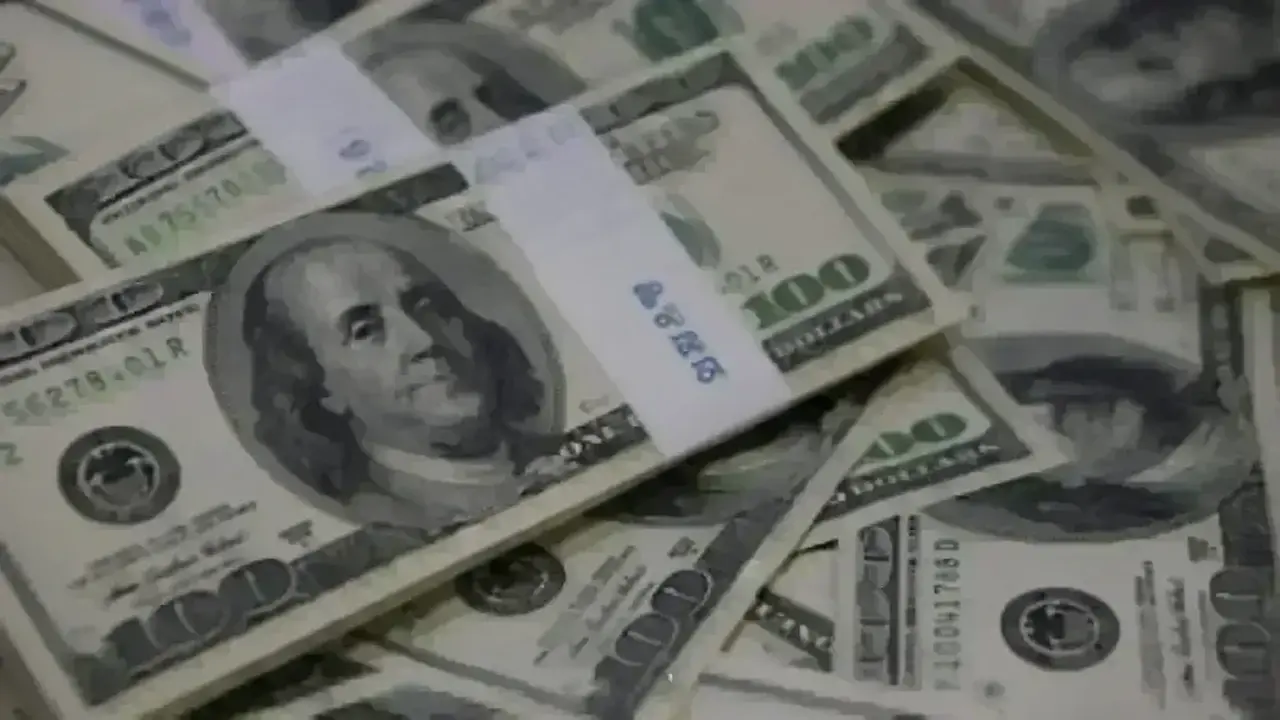 سعر الدولار يرتفع مع بداية التعاملات اليوم الثلاثاء